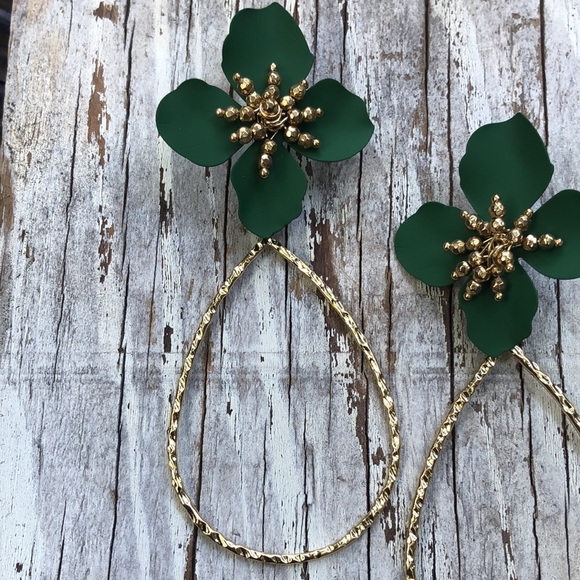 Green Flower Power Hoop Earrings! - Picture 3 of 4